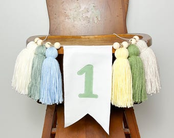 Banner para una trona: Guirnalda de borlas para primer cumpleaños con diseño de Silly Goose Pastel Rainbow Sage Blue Ivory