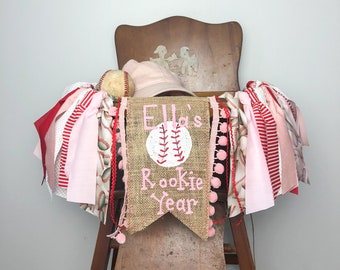 Bandera para silla alta de béisbol de la Novata del Año: Rojo y rosa