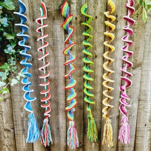 Garden Décor & Window Spinners, decorative ornaments that gently twist, various colours to choose.