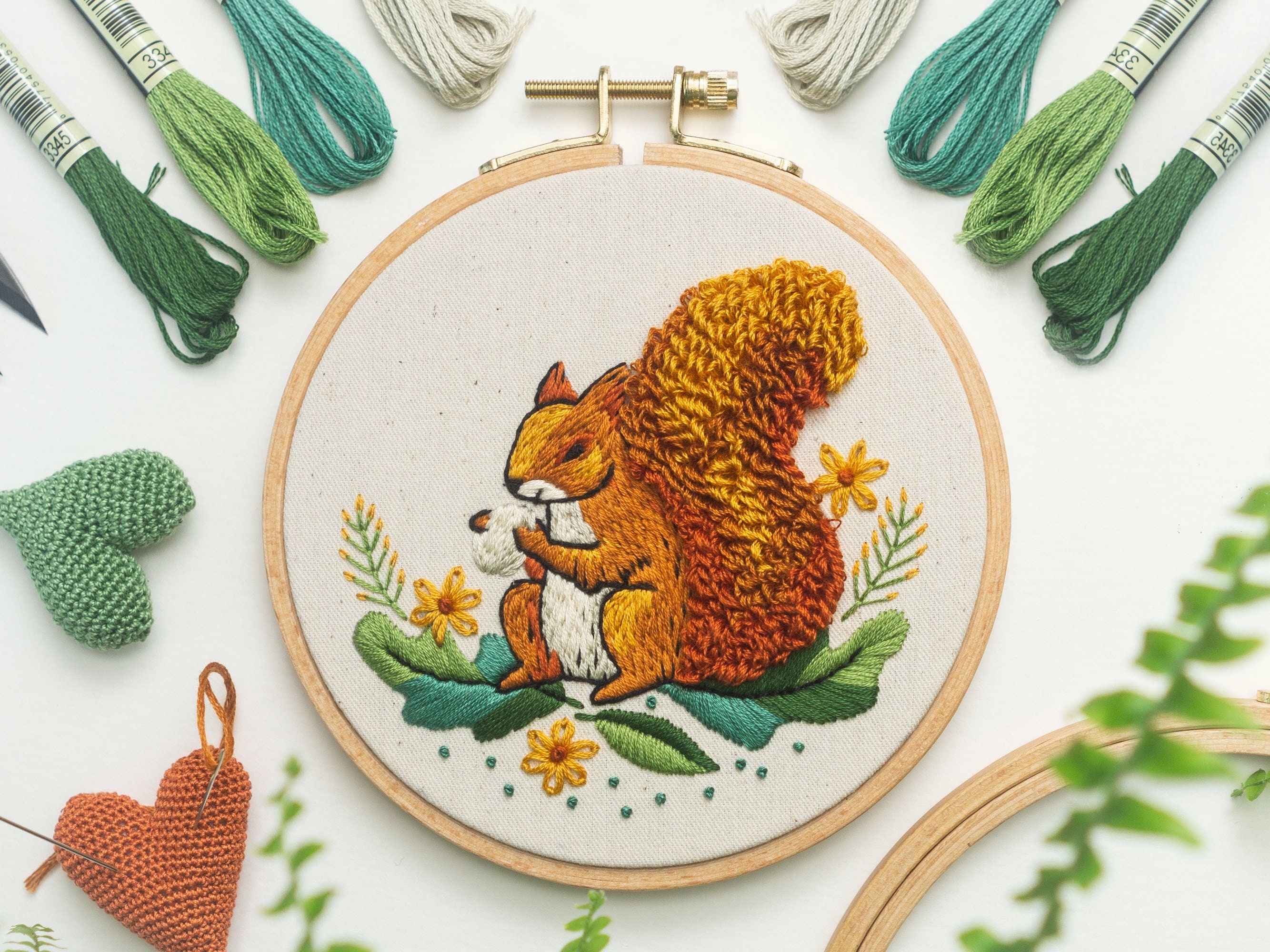 手刺繍 - リスのパターン、初心者向けステップバイステップのビデオ