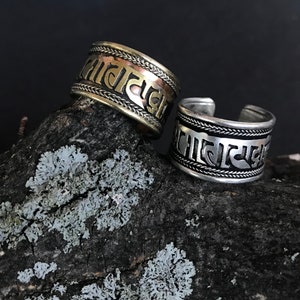 Copper/brass,tibetan silver Buddhist Mantra adjustable ring band,fits most. OM MAnI PADmE HUM MANTRa In Sanskrit,avalokiteshvara mantra.