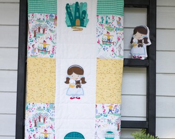 Wizard of Oz Quilt, Green, White, Handmade Baby Quilt, Baby Blanket, Modern Baby Quilt, Baby Girl Quilt, Nursery Bedding, Baby Shower Gift