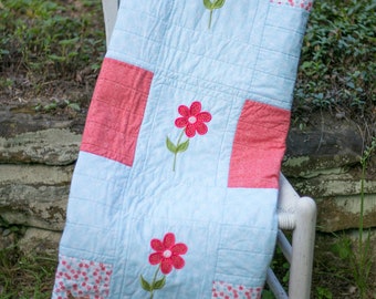 Daisy Baby Quilt, Blue and Coral Quilt, Baby Girl Quilt, Handmade Baby Quilt, Baby Blanket, Modern Baby Quilt, Nursery Bedding