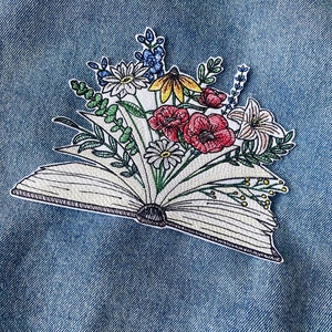 Books iron on patch, I love books applique, Floral book badge, Back to school patch, Book club patches, Love reading badge, Teacher patch