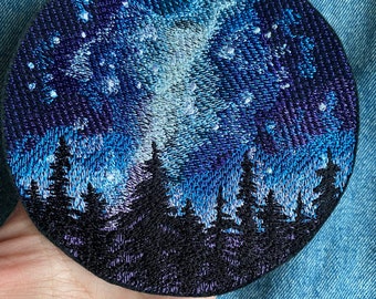 Sternenklarer Nachthimmel Bügelbild: Galaxie Baum Abzeichen