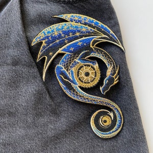 Écusson thermocollant brodé dragon céleste : appliqué fantaisie
