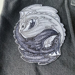 Patch dragons Yin Yang, badge noir et blanc, décoration de vêtements brodés, fer sur applique créature fantastique