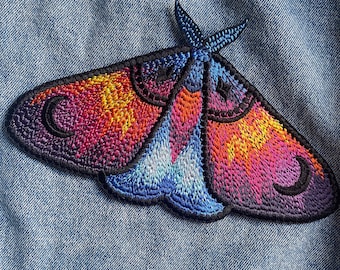 Himmlische Motte Bügelbild: Bunt bestickte Jacke Applikation