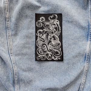 Parche termoadhesivo de tentáculo de pulpo: aplique de criatura marina (18 x 10 cm)