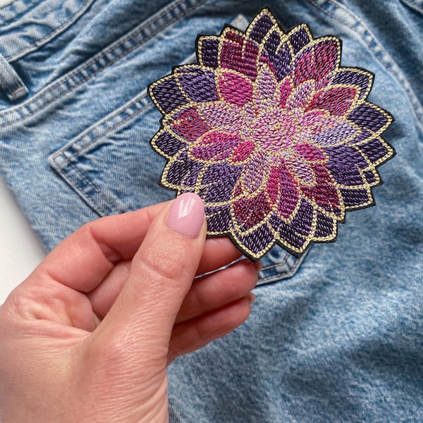 Patch de flor de dália bordado: aplique de ferro em mandala
