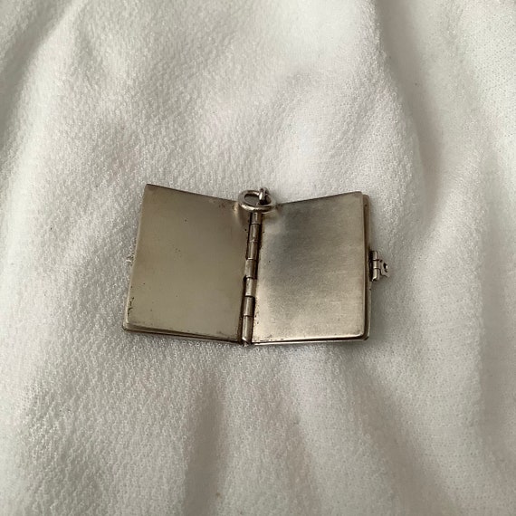 Antique Silver Spanish Book Locket featuring “FETCHAS… Gem