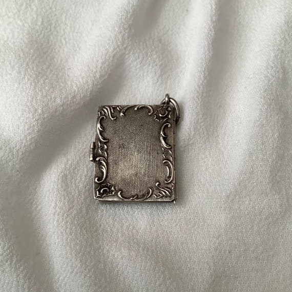 Antique Silver Spanish Book Locket featuring “FETCHAS… Gem