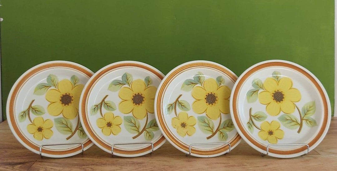 Royal Doulton Summer Days Bread and Butter Plates/royal Doulton Lambeth