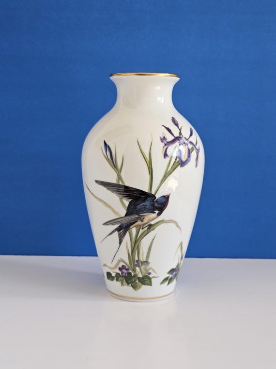 Vintage 1980 Franklin Porcelain the Meadowland Bird Vase by