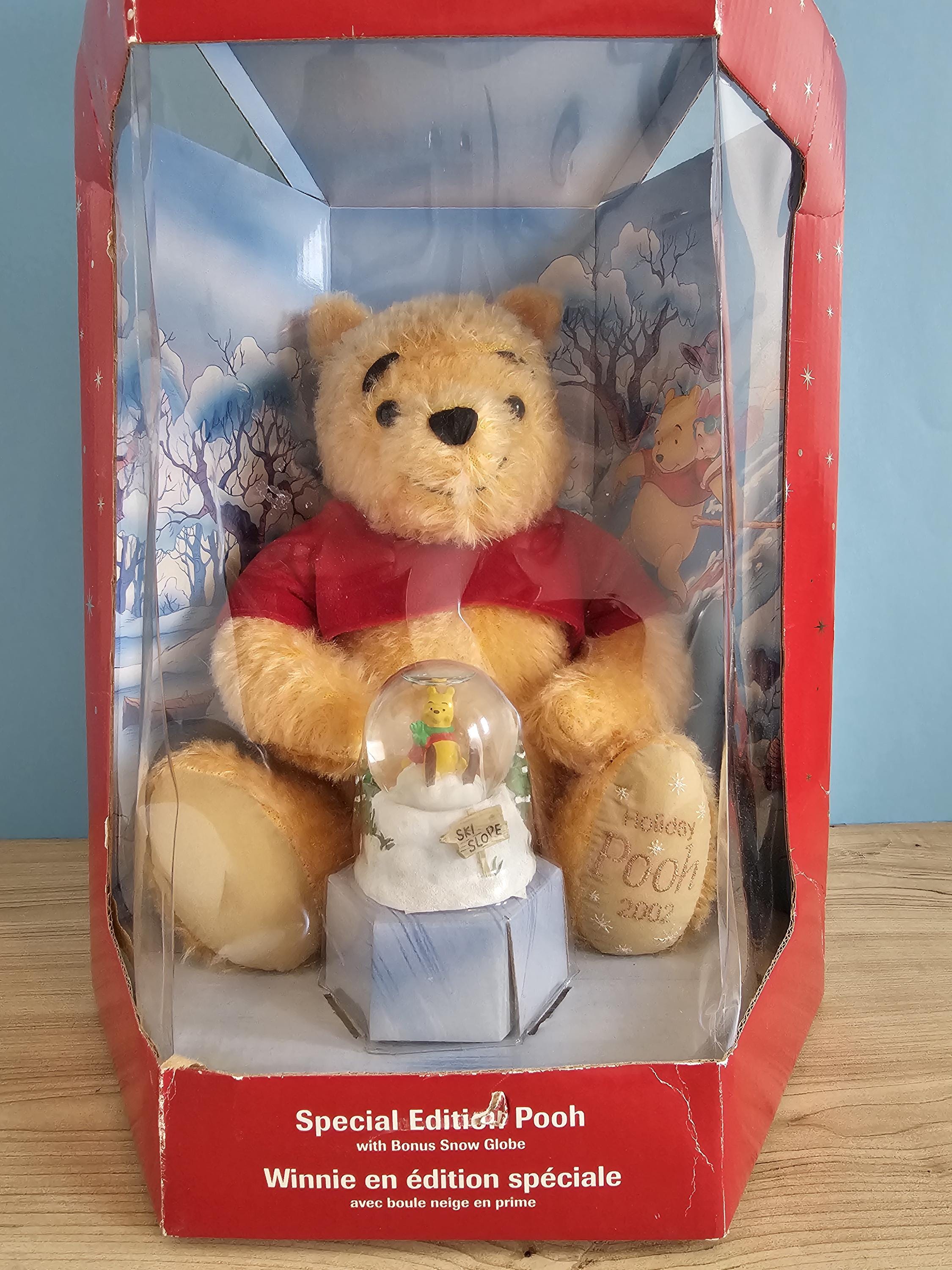 Disney Store Holiday 2002 Winnie the Pooh With Snow Globe, New in