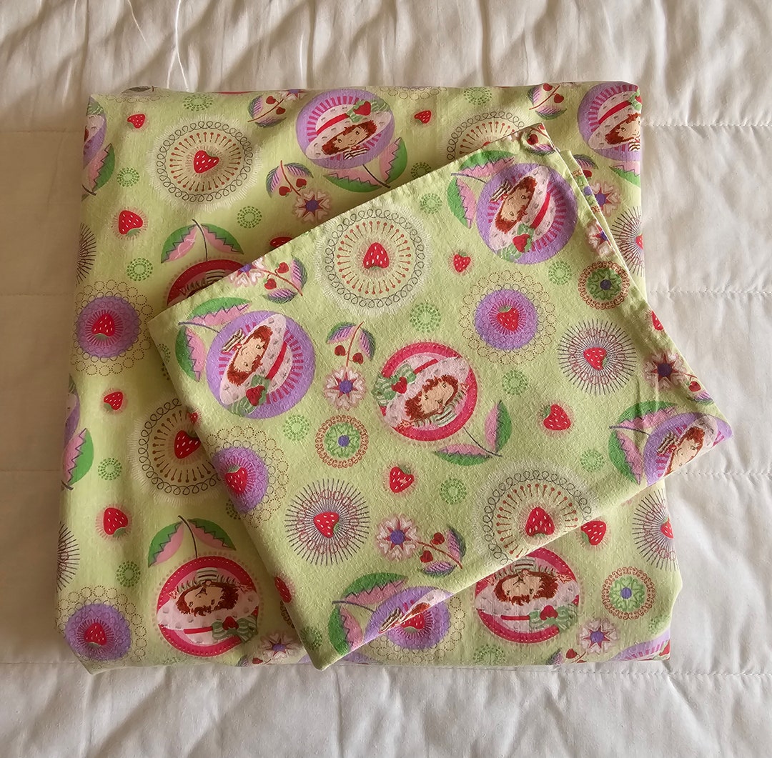 TWIN FITTED SHEET - STRAWBERRY FIELDS main image 1