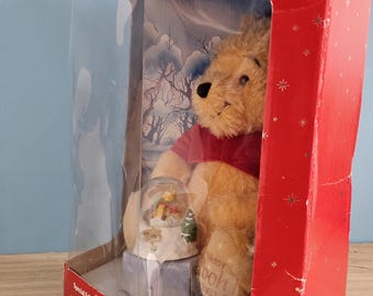 Disney Store Holiday 2002 Winnie the Pooh With Snow Globe, New in