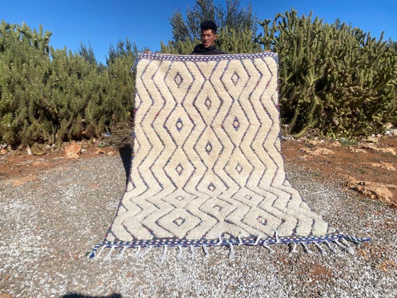 Handmade Moroccan Beni Ourain Rug - Geometric Berber Wool Carpet - Traditional Diamond Pattern - Soft & Cozy Area Rug - Customizable