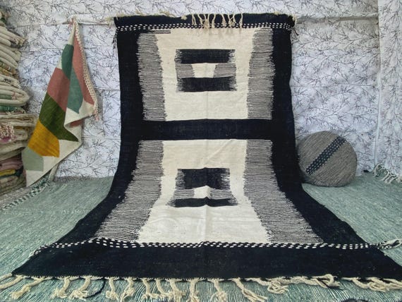 Moroccan Kilim Runner Rug – 2.5x8 ft – Handwoven Wool Hallway Carpet – Tribal Geometric Design