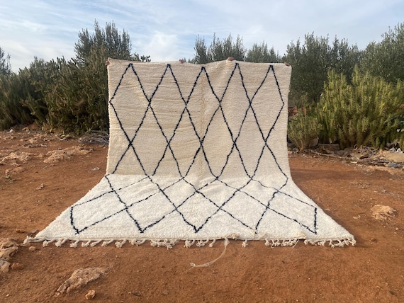 Handmade Cream Wool Beni Ourain Rug: Moroccan Berber Carpet