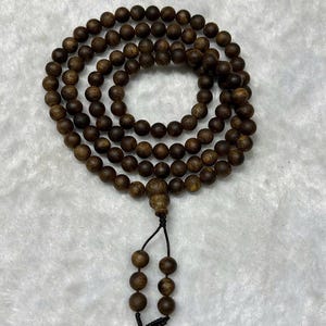 Wild paarse kynam-agarhouten armband 108 kralen 6 mm – natuurlijk paars Ky Nam Mala – meditatiegebedkralen – luxe oud hout