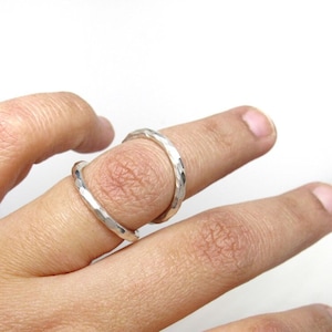 Hammered Adjustable Swan Splint Ring • Wire Hammered Splint Ring for PIP or DIP Joints • RA Rheumatoid Arthritis Splint • Arthritis Ring