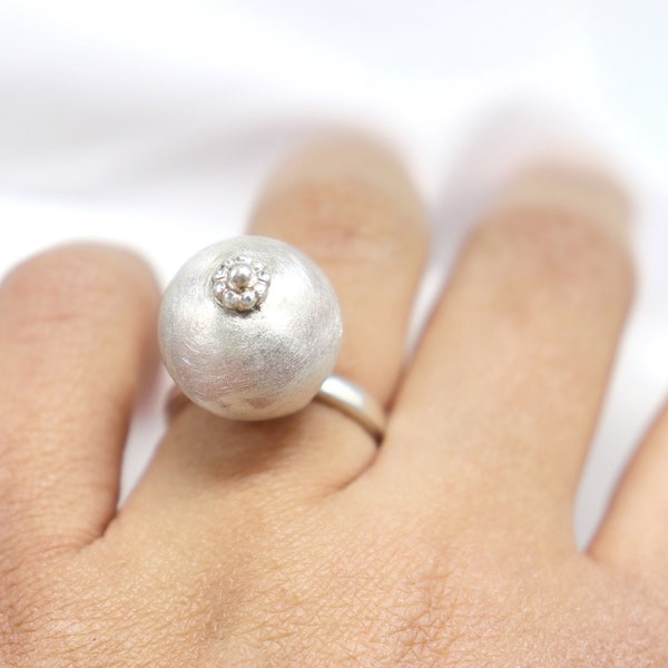 Globe Sphere Ring, Sterling Silver Big Ball Ring, Sphere Ring, Geometric Ring, Statement Ring, Bubble Ring, Minimalist Ring, Glamorous Ring