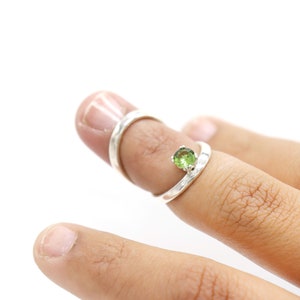 Silver Ring Splint with Round Peridot Stone • Sterling Silver Swan Neck Splint for PIP or DIP Joint • RA Dip Rheumatoid Arthritis Splint •