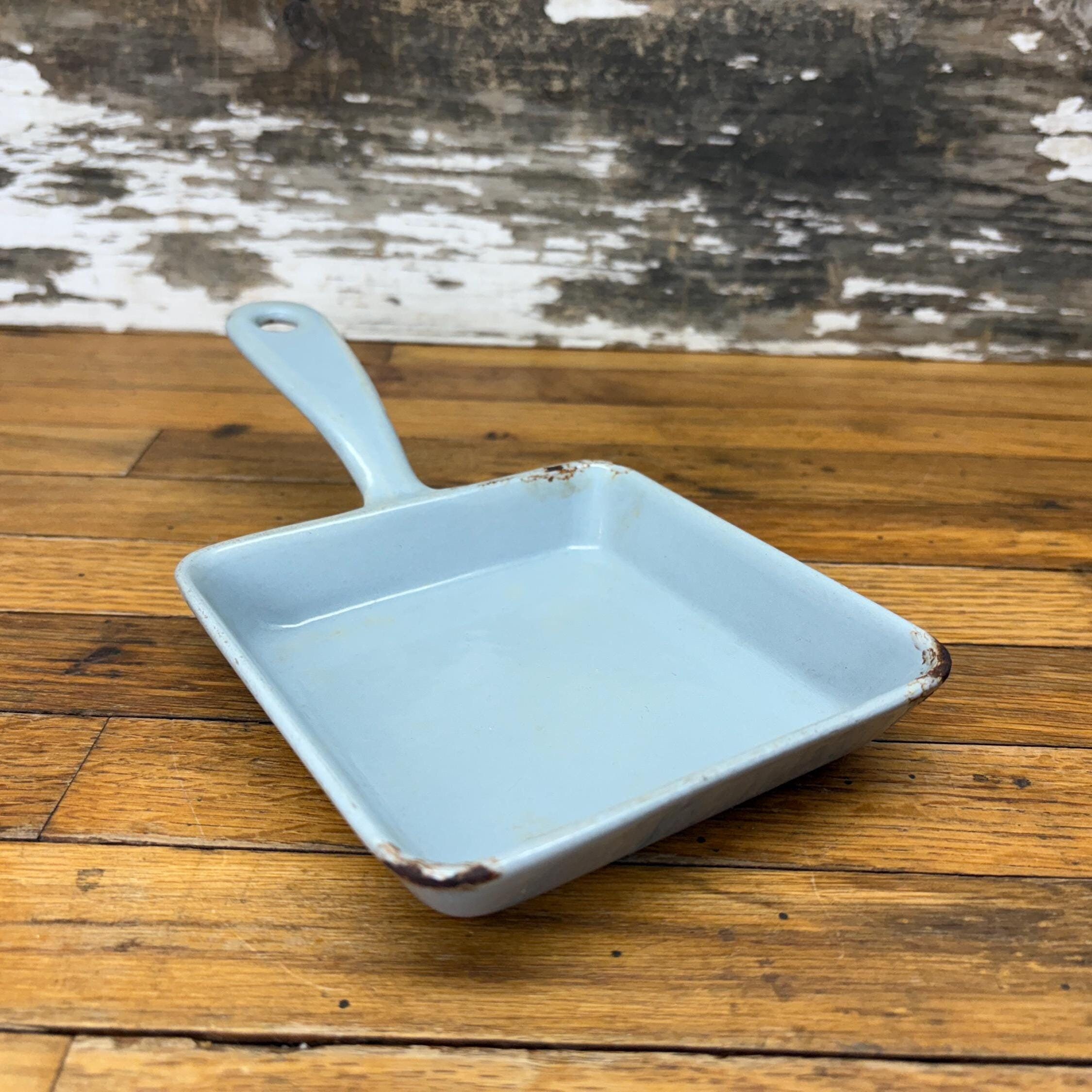 イマン リズ ホーロー スッカー 398 Vintage Prizer Ware Square #1 Enameled Cast Iron Egg Skillet - Etsy