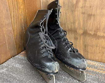 Vintage American Cougar Ice Skates Size 10 Black Leather Rustic Decor Japan Vintage Black Leather Ice Skates, Size 10, Decorative Black  main image 2