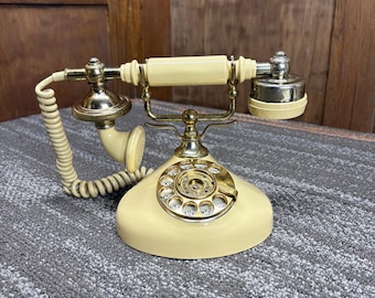 Teléfono de disco giratorio de estilo francés, color crema, fabricado en Corea, con diseño vintage de Pillow Talk.