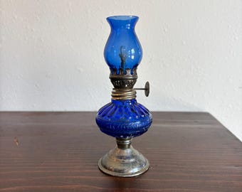 Lámpara de aceite miniatura vintage - Cristal azul cobalto y latón