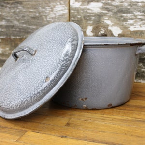Vintage Graniteware Grey Speckled 10 Inch Pot with Lid and Handles - Gray Graniteware Enamelware Cookware - Farmhouse, Cottage, Kitchen