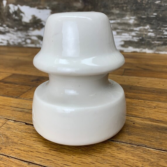 Illinois Porcelain Insulator Company- White Porcelain Insulator