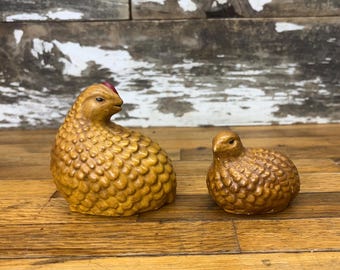 Figuras de codornices y perdices de yeso pintadas a mano de estilo vintage.