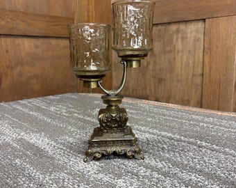 Portavelas antiguo de doble brazo, cristal ahumado y bronce