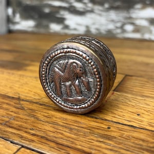 Vintage Small Round Detailed Elephant Snuff Pill Box