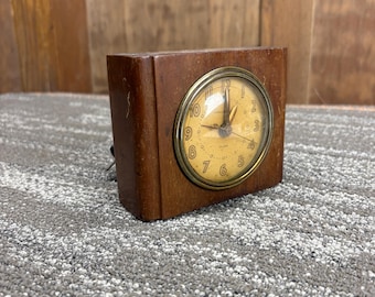 Vintage 1940's General Electric GE Art Deco Clock Model 7H160