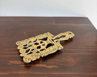 Salvamanteles vintage de latón ornamentado