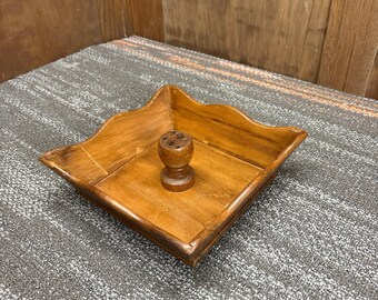 Cuenco cuadrado de madera vintage para nueces