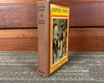 Vintage The Newbery Classics Edition - Oliver Twist by Charles Dickens - Collectible Hardcover Novel