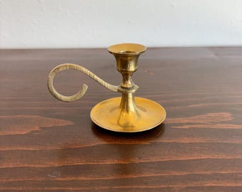 Pequeño candelabro de latón