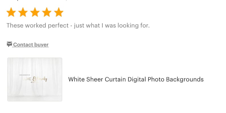 K&ouml;nnte beinhalten: Wei&szlig;er, durchsichtiger Vorhang als digitale Foto-Kulisse. Die Kulisse ist wei&szlig; und hat eine weiche, flie&szlig;ende Textur. Der Text "Luxe & Lovely" ist in goldener Schrift auf der Kulisse geschrieben.