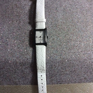 Kate Spade watch. In a New York Minute Leather band white 90s