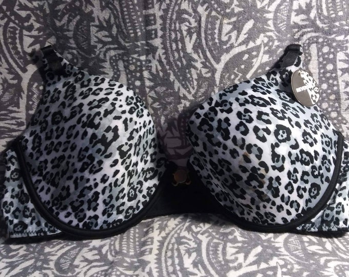 Animal print reverse to sleek black bra Joe Boxer 36C