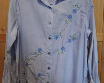 Vintage Tunic style blouse 80s embroidered flowers across the front. Long or mid length sleeves.