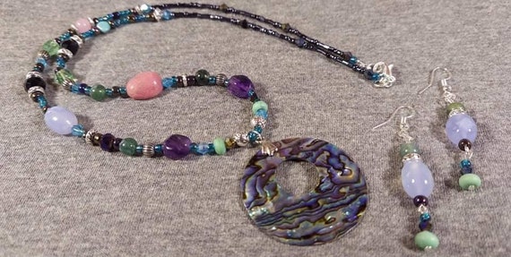 Abalony with mixed polished semi precious stones … - image 5
