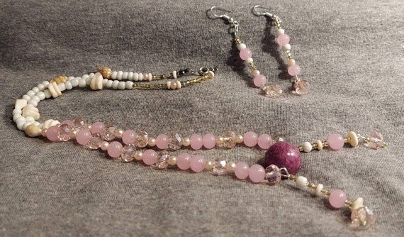 Necklace set vintage pink and white beads and cry… - image 8