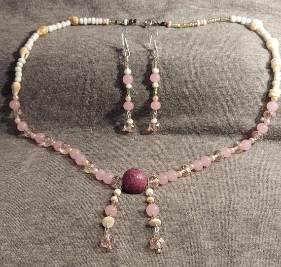 Necklace set vintage pink and white beads and cry… - image 1