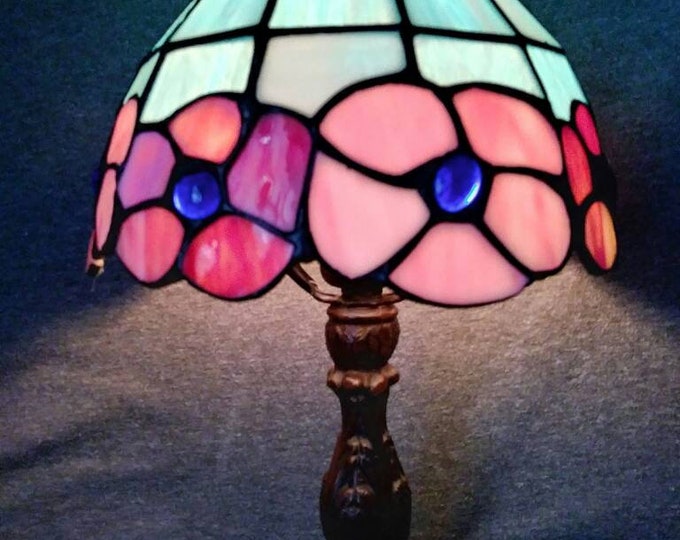 Flowered stained glass accent light.  Vintage 70s